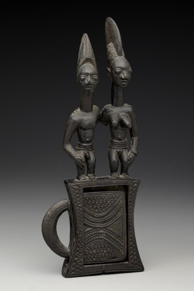 Caixa do espelho, antes de 1938 (madeira e espelho) de Olowe of Ise