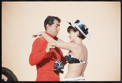 Dean Martin como Matt Helm no set 