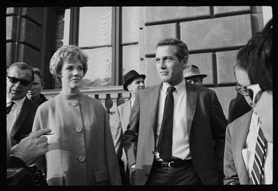 Julie Andrews e Paul Newman no cenário de "Cortina Rasgada de Orlando Suero