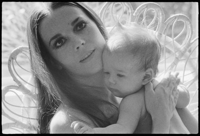 Natalie Wood com filha de Orlando Suero