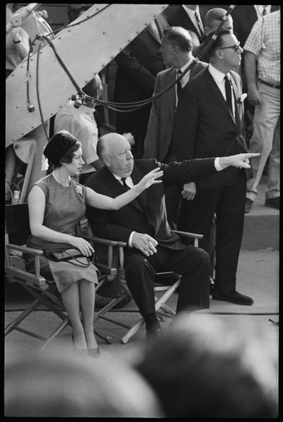 A Princesa Margaret e Alfred Hitchcock no set de 