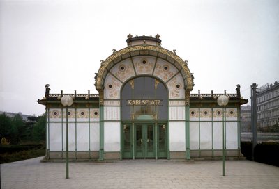 Art Nouveau: vista do pavilhão da estação de metro de Karlsplatz (agora café) feita pelo arquitecto Otto Wagner (1841-1918) (Secessão Vienense) 1894-1899 Viena, Áustria de Otto Wagner