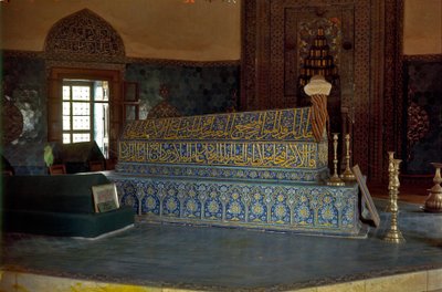 Túmulo do sultão Mehmet Celebi I no mausoléu verde de Ottoman School