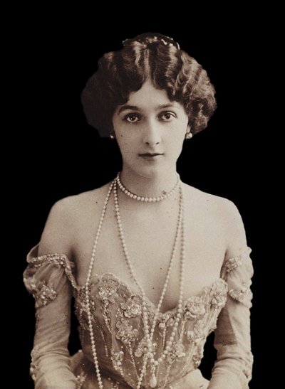 Retrato da cantora de ópera Lina Cavalieri 1874-1944. de Paris . Photo studio Reutlinger