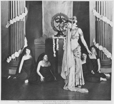 Mata Hari se apresentando no Musee Guimet, Paris, 13 de março de 1905 de Paul Boyer