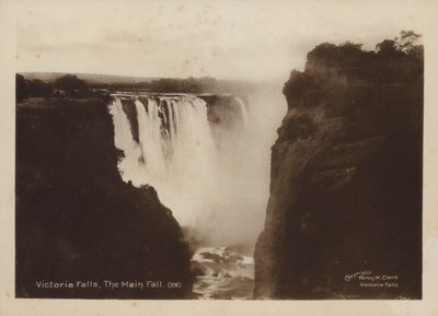 Victoria Falls, The Main Fall (foto p/b) de Percy M. Clark