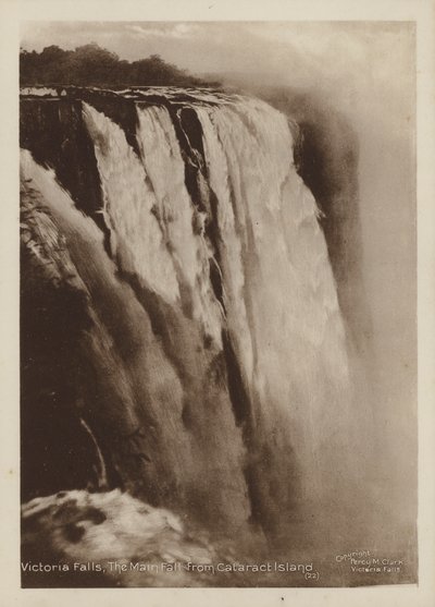 Victoria Falls, The Main Fall da Cataract Island (foto p/b) de Percy M. Clark