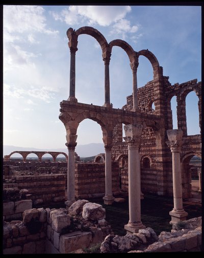 Vista da cidade, 705-710 d.C. de Period Umayyad