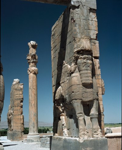 Coluna com uma criatura alada e portadora, século VI a.C. de Persian School
