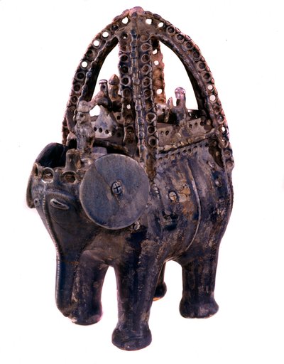 Arte persa: rhython ou rhyton ou rython em faiança azul da região de Gorgan no Irão. Século XIII. Teerã, museu arqueológico de Persian School