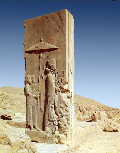 Alívio no Salão das Cem Colunas representando o Rei Xerxes I (c.519-465 aC) saindo do Salão, Período Aquemênida de Persian School