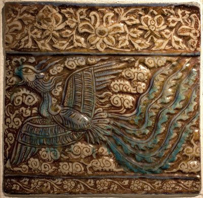 Simurgh (Simorgh ou Senmurw) - Azulejos - Faience de Kashan (Pérsia), período Ilkhanide, início do século XIV (Azulejo, cerâmica moldada, lustre e underglaze pintados, Pérsia, Kashan, início do século XIV, período Ilkhanid) - Musee Calouste Gulbenkian, Lis de Persian School