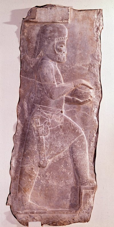 Alívio em pedra representando um servo Mede (povo do Irão). Período de Routeenide. Relevo baixo da escadaria do Palácio de Dario I (550-486 a.C.) rei da Pérsia. Persépolis, Persepolis, Fars Iran. Conservar no Museu de Belas Artes de Zurique. de Persian School