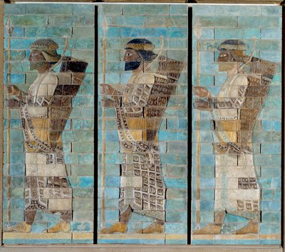 O friso dos arqueiros, do palácio de Dario I, rei da Pérsia, em Susa (século VI a.C.). O fundo em tijolo em relevo, enviado por e-mail. 510 A.C. Paris, Museu do Louvre. de Persian School