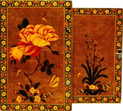 A frente e as costas de uma caixa de espelho pintada com um jacinto e uma rosa, respectivamente, do século XVII de Persian School