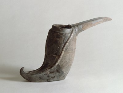 Navio na forma de uma bota, de Kaluraz, Gilan, Irã, c.1st milênio aC (argila) de Persian School