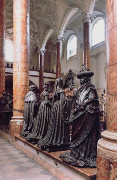 Túmulo de Maximiliano I (1459-1519) vista de quatro figuras de bronze de lamentadores, possivelmente antepassados, parentes ou desprezíveis, o desenho atribuído a Gilg Sesselschreiber de Peter (workshop of) Vischer