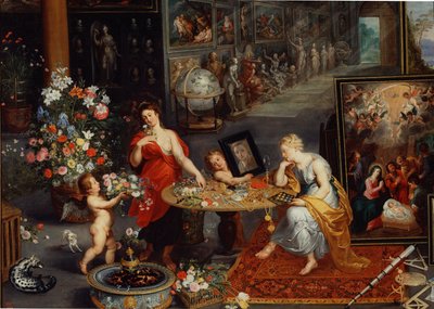 Alegoria da visão e do cheiro Detalhe. Jovens mulheres perto de uma mesa coberta de flores e jóias, um anjo apresenta um espelho a uma das mulheres que se admiram a si mesma. Obras de arte acumulam-se no fundo. Um furão está deitado à esquerda. Pintura de  de Peter Paul Rubens