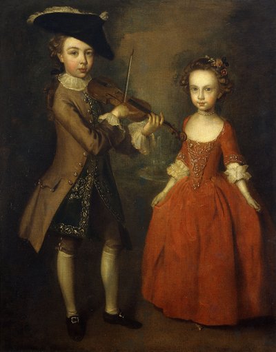 The Archbold Children: Um retrato de grupo de um menino, de corpo inteiro, vestindo um casaco bege, colete azul escuro com bordado em ouro e chapéu Tricorn, tocando violino, e sua irmã, de corpo inteiro, vestindo um vestido vermelho, com flores nela Cabelo de Philippe Mercier