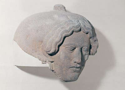 Cabeça de uma mulher, fragmento de um sarcófago de Phoenician