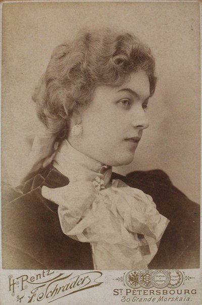 Anastasia Dmitrievna Vyaltseva 1871-1913, meados da década de 1890. de Photo studio H. Rentz and F.