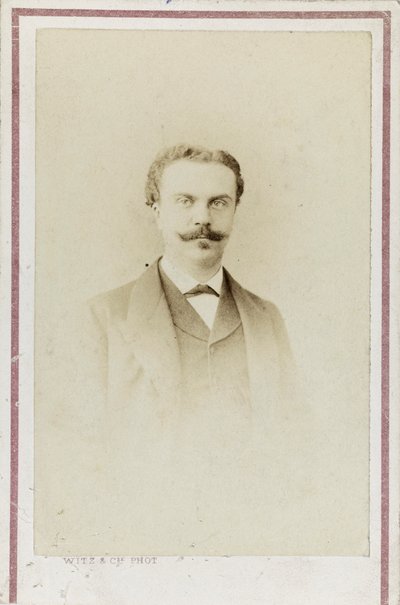 Retrato de Guy de Maupassant, c. 1880. de Photo studio Witz and Cie.