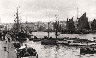 O Barbican, Plymouth, Devon, início do século XX. de Photochrom Co Ltd of London