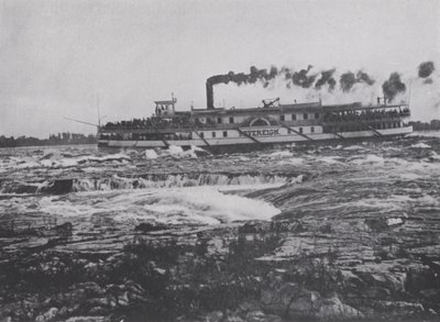 Filmando os Rapids de Laquinas, Rio São Lourenço (foto a p/b) de Photographer Canadian