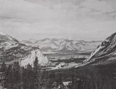 O Vale do Arco, no Parque Nacional Canadense; Canadian Pacific Railway (foto a p/b) de Photographer Canadian