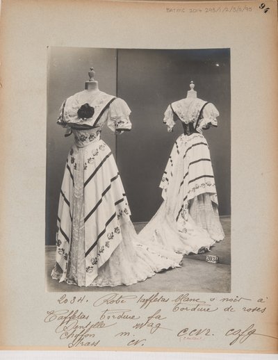 Página de Álbum: House of Worth, Vestido de Noite de Photographer French
