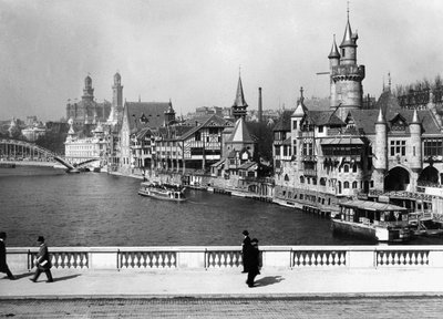 Arquitectura Neo-Gótica construída para a Feira Mundial de 1900, Paris (foto a p/b) de Photographer French