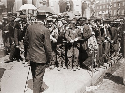 Manifestação de trabalhadores, Paris, c.1900 (fotografia a preto e branco) de Photographer French