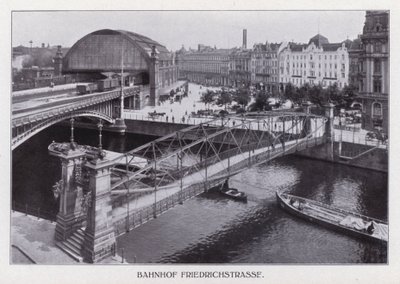 Berlim: Estação Friedrichstrasse (foto a p/b) de Photographer German