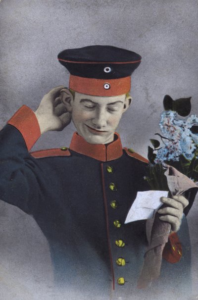 Soldado alemão segurando uma nota e um ramo de flores (foto) de Photographer German