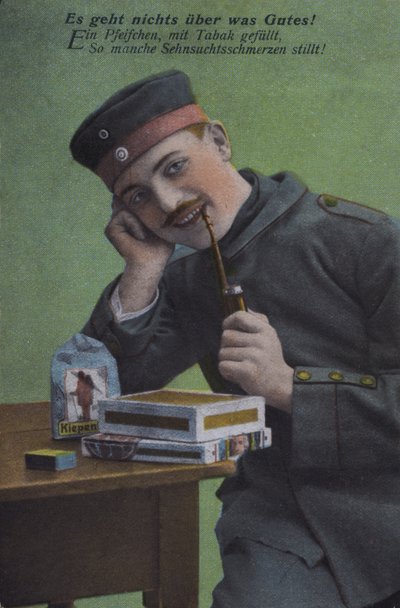Soldado alemão fumando seu cachimbo (foto colorida) de Photographer German