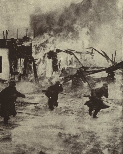 Soldados alemães avançam através das ruínas ardentes de Roterdão após o seu bombardeamento pela Luftwaffe, Segunda Guerra Mundial, Maio de 1940 (foto a p/b) de Photographer German