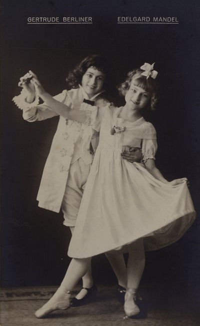 Gertrude Berliner e Edelgard Mandel, atrizes alemãs (foto a p/b) de Photographer German