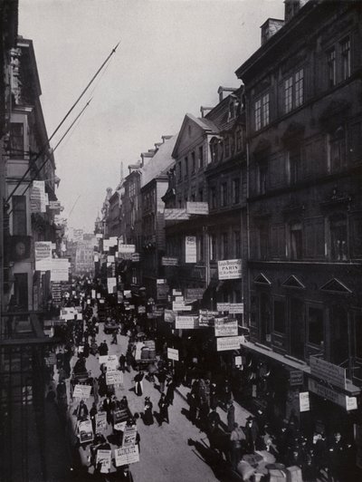 Leipzig: Petersstrasse Durante a Feira (foto a p/b) de Photographer German