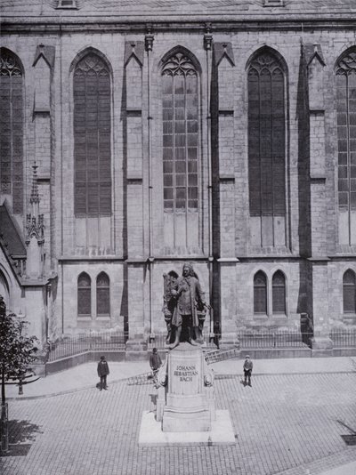 Leipzig: Igreja São Tomás com Monumento Bach (foto a p/b) de Photographer German