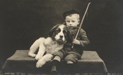 Menino com cão (foto a p/b) de Photographer German