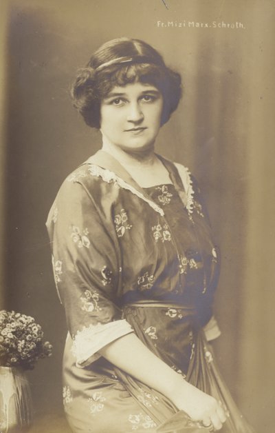 Mizi Marx Schroth, cantora de ópera alemã (foto a p/b) de Photographer German