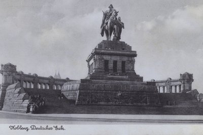 Monumento a Kaiser Wilhelm I, Deutsches Eck, Koblenz, Alemanha (foto a p/b) de Photographer German