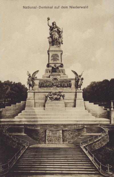 Nationaldenkmal, monumento comemorativo da unificação da Alemanha, Rudesheim am Rhein, Hesse (foto a p/b) de Photographer German