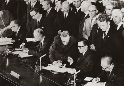 Em 3 de Junho de 1972, os Ministros dos Negócios Estrangeiros das Quatro Potências assinaram o protocolo final do Acordo Quadripartido sobre Berlim Ocidental no edifício anteriormente utilizado pelo Conselho de Controlo Aliado no sector americano de Berlim de Photographer German