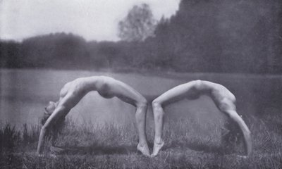 O corpo belo, cultura física para mulheres (fotografia a preto e branco) de Photographer German