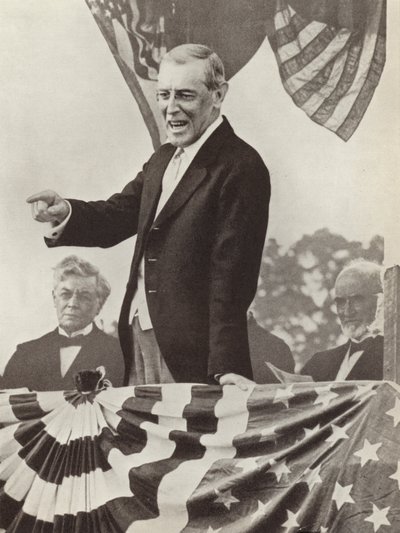 O Presidente dos EUA Woodrow Wilson, a força motriz por detrás da criação da Liga das Nações, que no entanto não conseguiu persuadir o seu país a aderir à organização (foto a p/b) de Photographer German