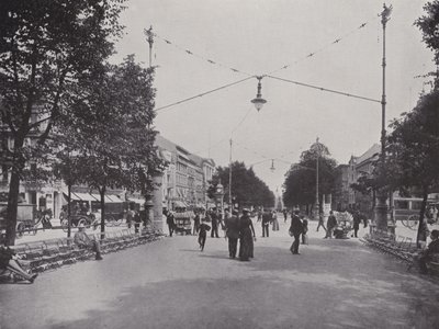 Unter Den Linden, avenida central e vista do monumento a Frederico o Grande (foto a p/b) de Photographer German
