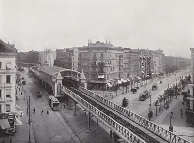 Wiener Strasse Com estação de trem elevada (foto a p/b) de Photographer German