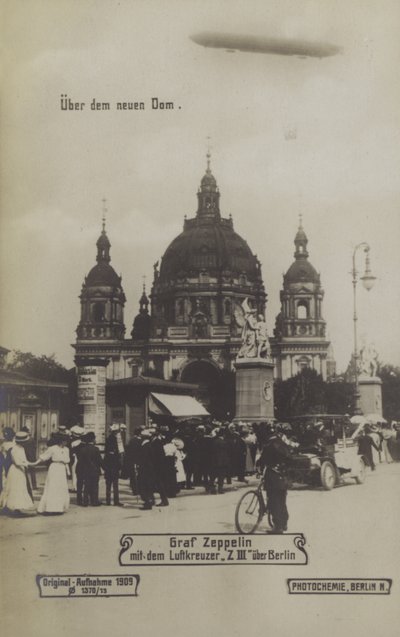 Zeppelin LZ III sobrevoando a Catedral de Berlim de Photographer German