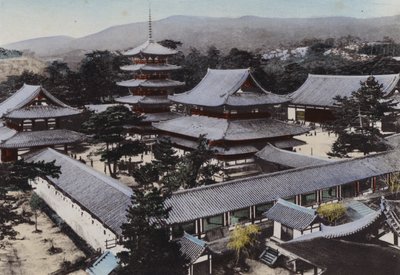 Japão, c.1912: Horyu-ji, o templo budista mais antigo do Japão, construído há cerca de 1300 anos, Yamato (foto) de Photographer Japanese